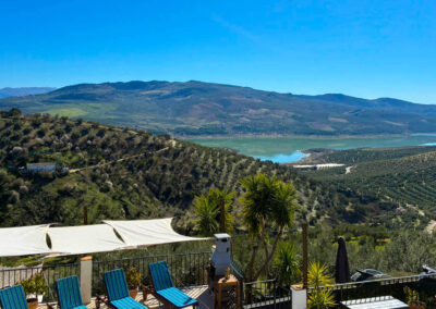 Blick von der Hauptterrasse zum Iznajar-Stausee