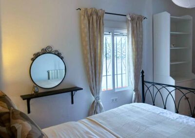 Schlafzimmer Marron - Blick zum Fenster